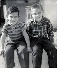 Rene y Roberto de pequeños