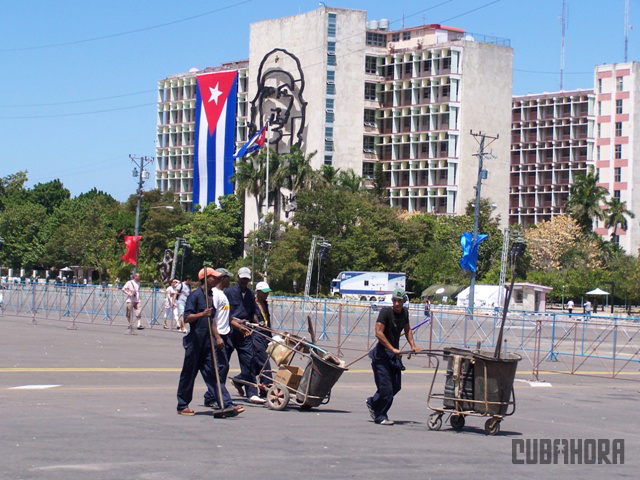 Limpieza de la Plaza de la Revolución - 01