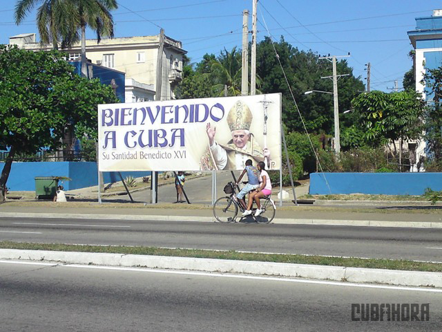 Bienvenido Su Santidad Benedicto XVI - 01