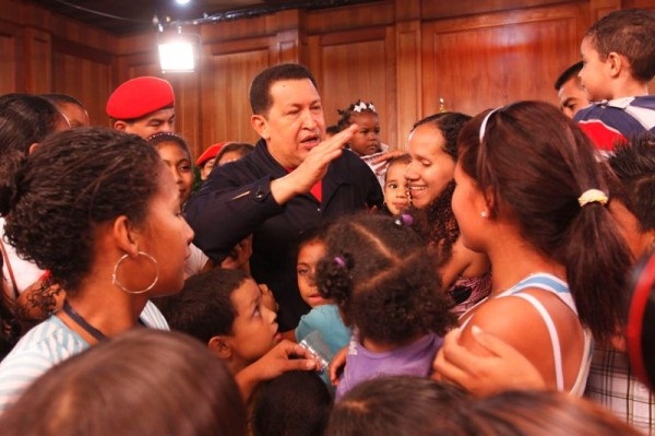 Chavez con entregando casas 02