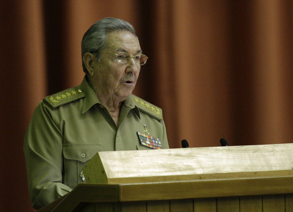 raul-en-la-clausura-de-la-asamblea-nacional-2