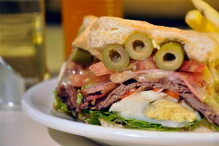 Chivito comida uruguaya