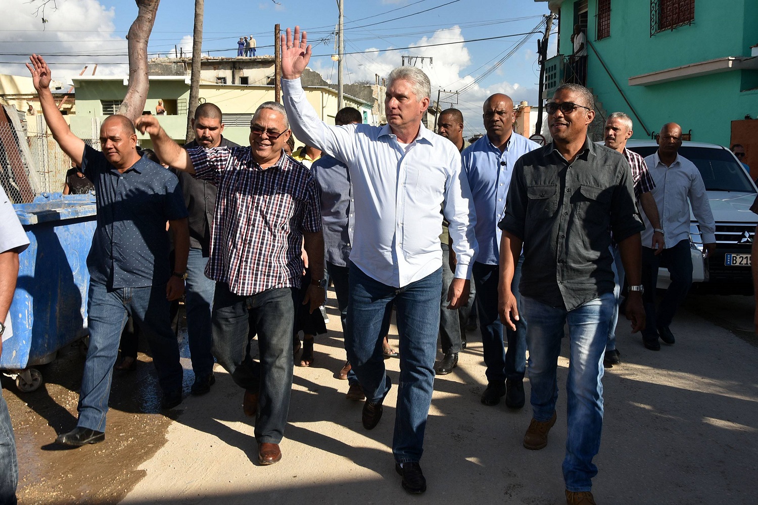 Diaz Canel y ministros visitan La Habana