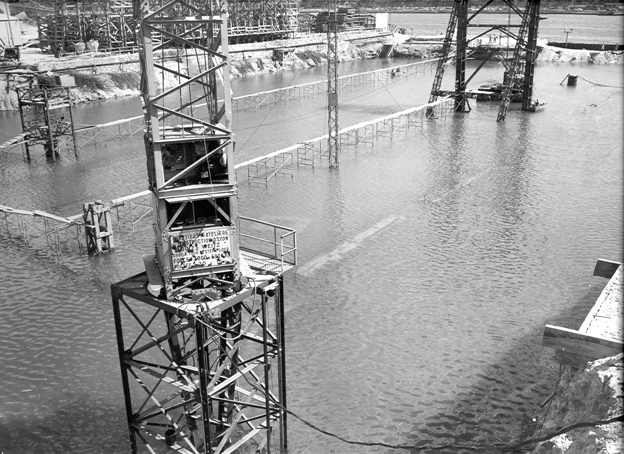 Delimitación de los diques secos para la prefabricación de las secciones del túnel. Delimitación de los diques secos para la prefabricación de las secciones del túnel.