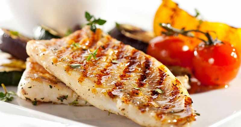 Pescado a la plancha-ensalada de vegetales