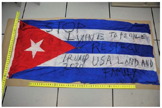 bandera que llevaba el acusado