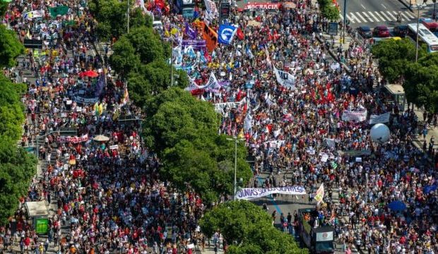 Brasil-avalancha democrática-popular