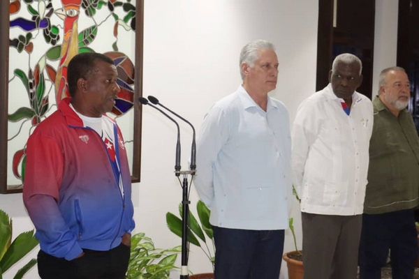 Díaz Canel en el recibimiento de los peloteros del CMB