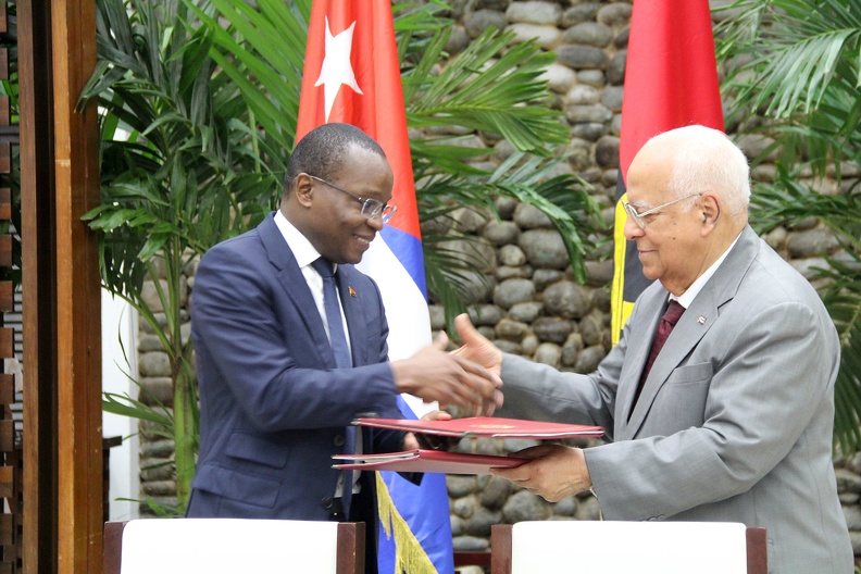 Angola y Cuba firman memorando de entendimiento