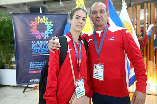 Carlos Alberto Rodríguez Cordoví y su hija Cynthia / Wushu