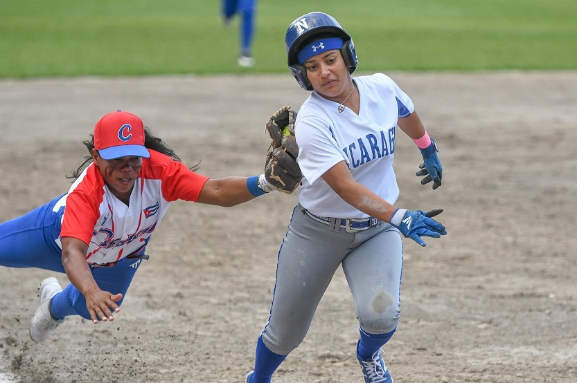 Softbol femenino, defensa