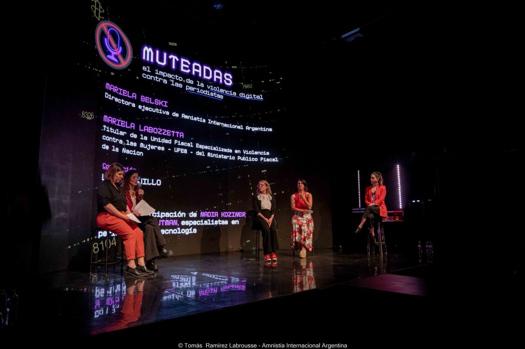 “Muteadas”: Seis de cada diez mujeres periodistas en Argentina sufren violencia en redes