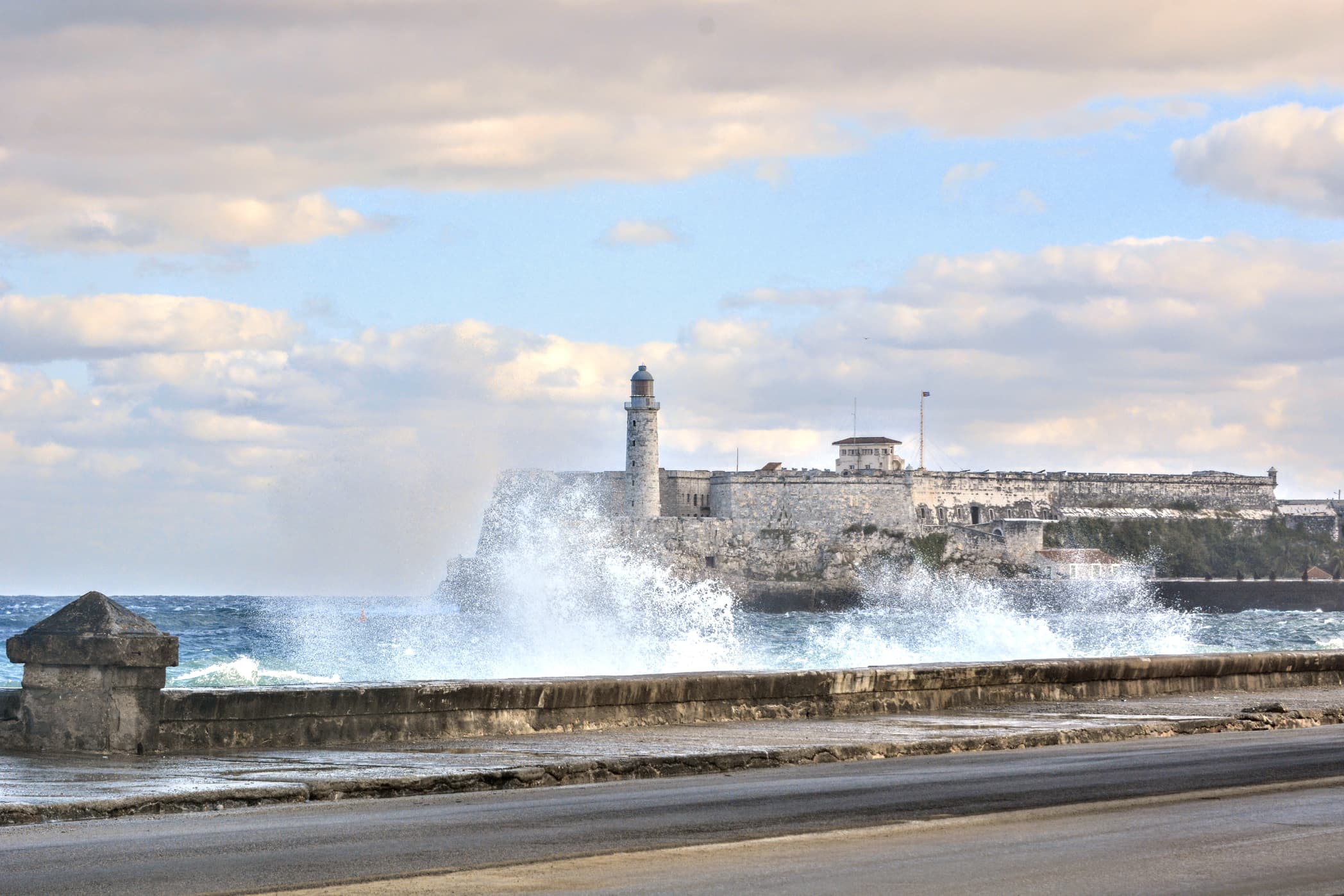 Inundaciones en el malecón habanero este viernes