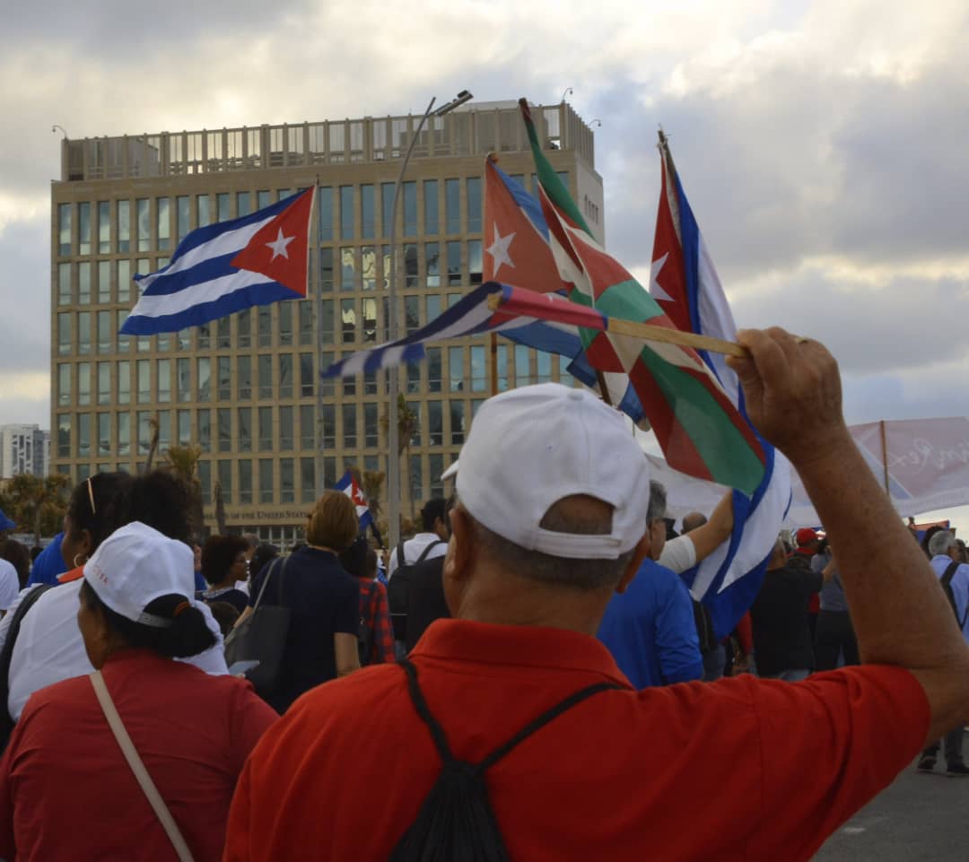 Muchas voces y una misma consigna: ¡Abajo el bloqueo! (+Fotos)