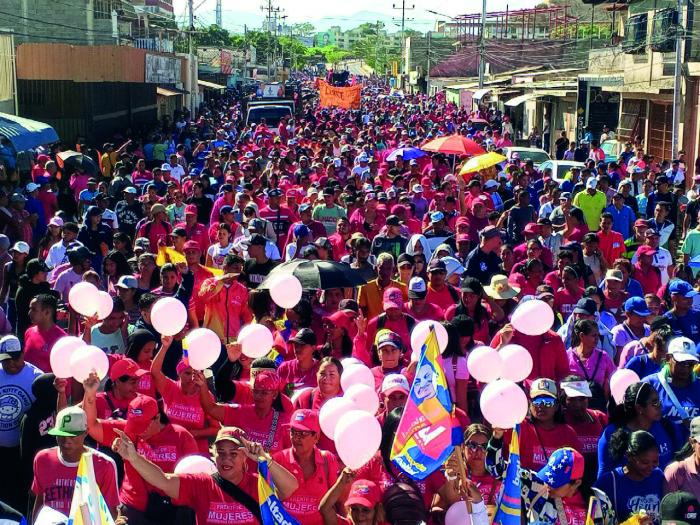 Desde varios estados del país, el pueblo se movilizó este jueves en apoyo a su Presidente legítimo, Nicolás Maduro. 