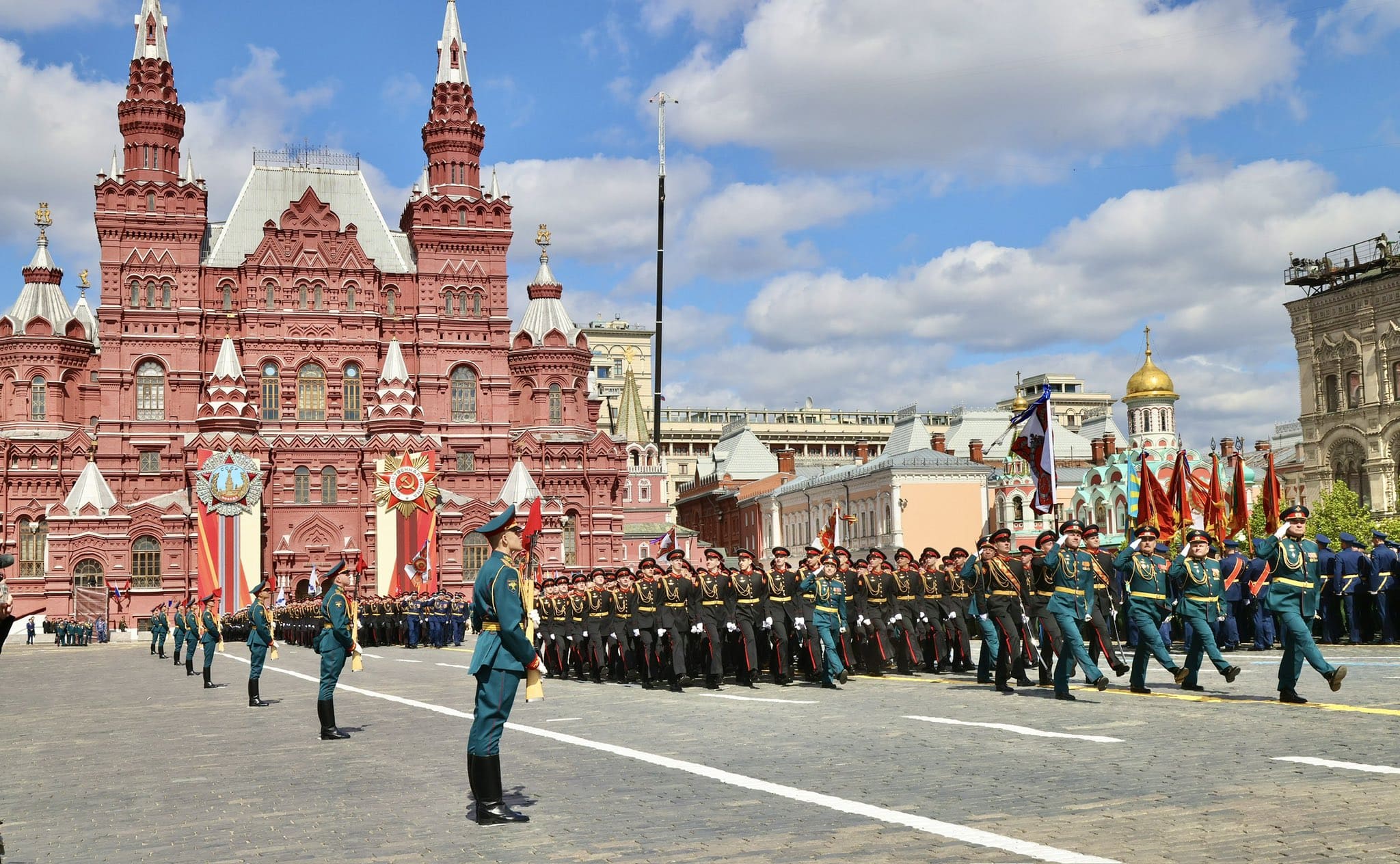Gran desfile en Rusia conmemora el 80 aniversario de la victoria sobre el nazismo. Gran desfile en Rusia conmemora el 80 aniversario de la victoria sobre el nazismo.