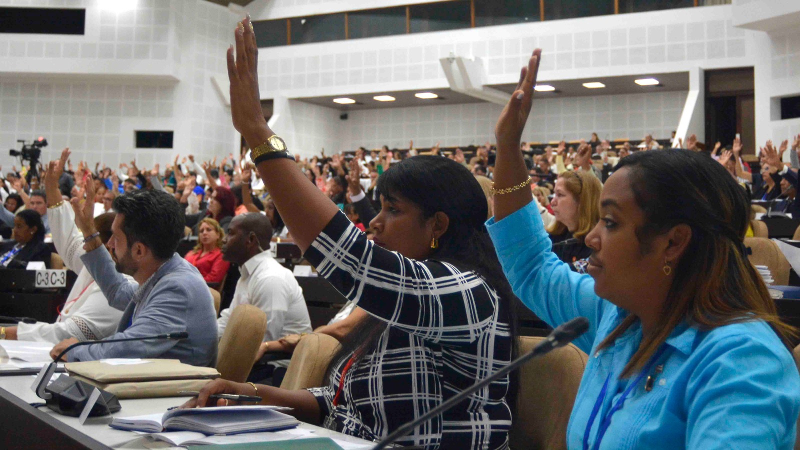 Continuidad de las comisiones a la Asamblea Continuidad de las comisiones a la Asamblea