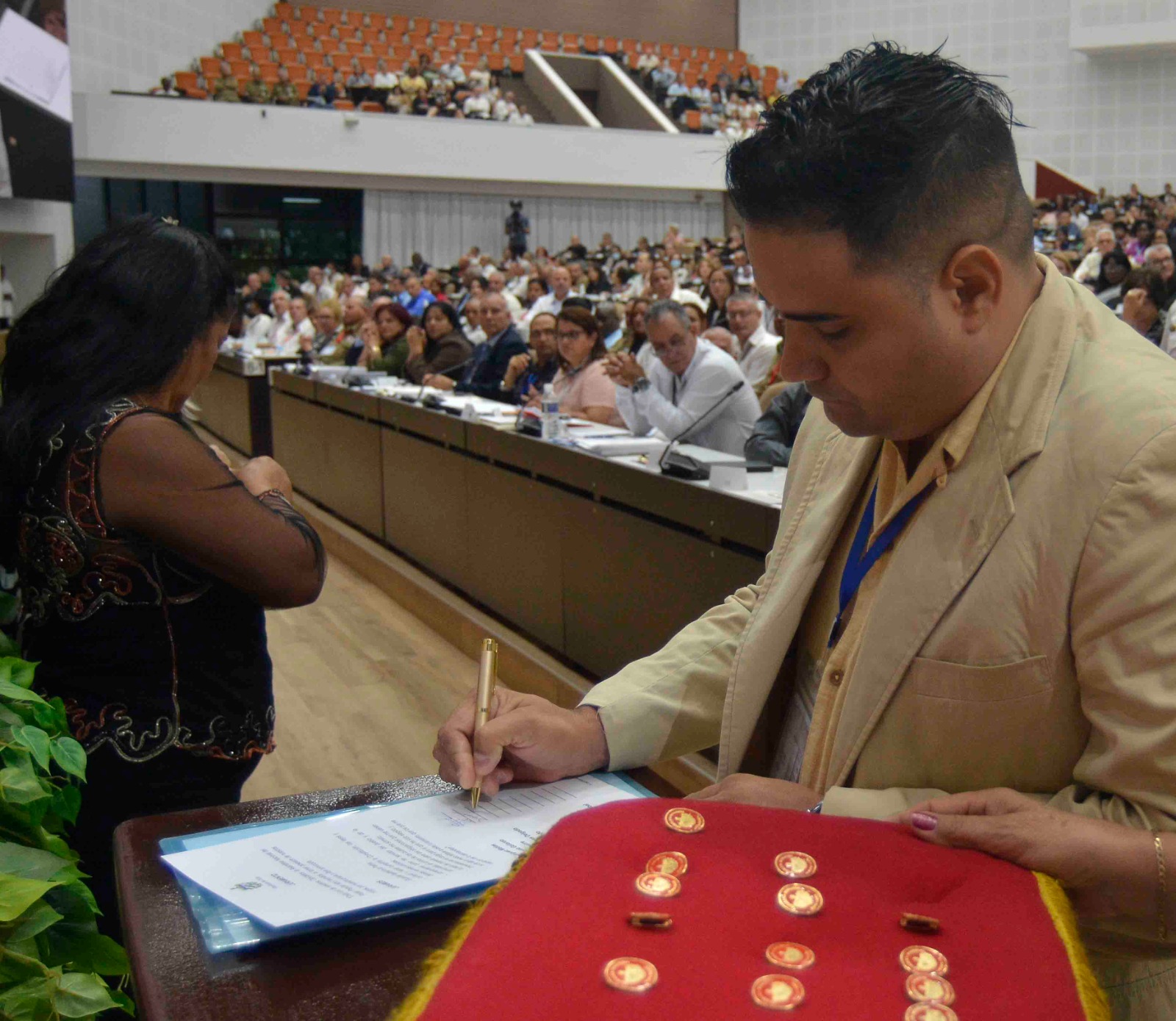 Continuidad de las comisiones a la Asamblea Continuidad de las comisiones a la Asamblea