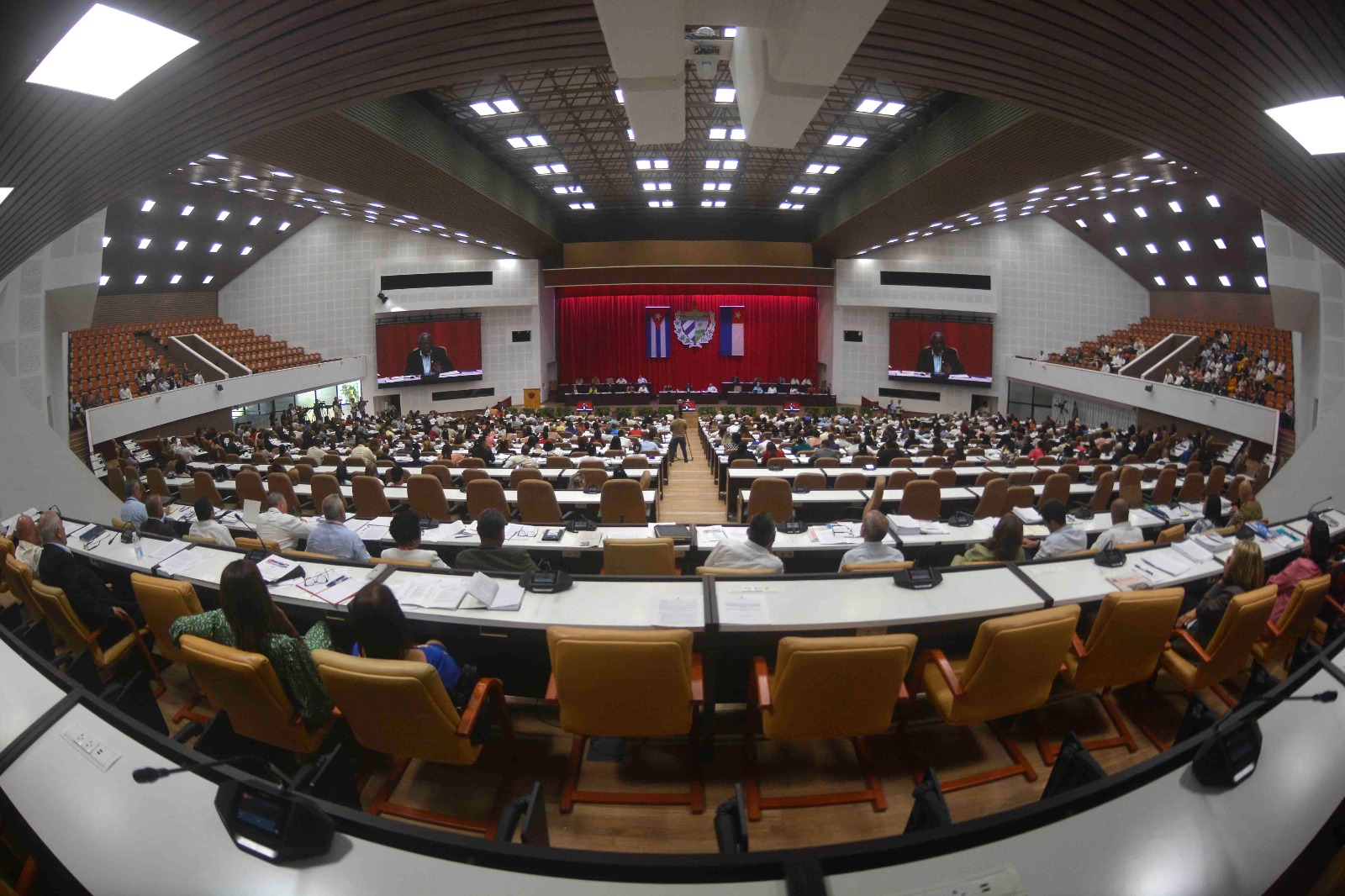 Continuidad de las comisiones a la Asamblea Continuidad de las comisiones a la Asamblea