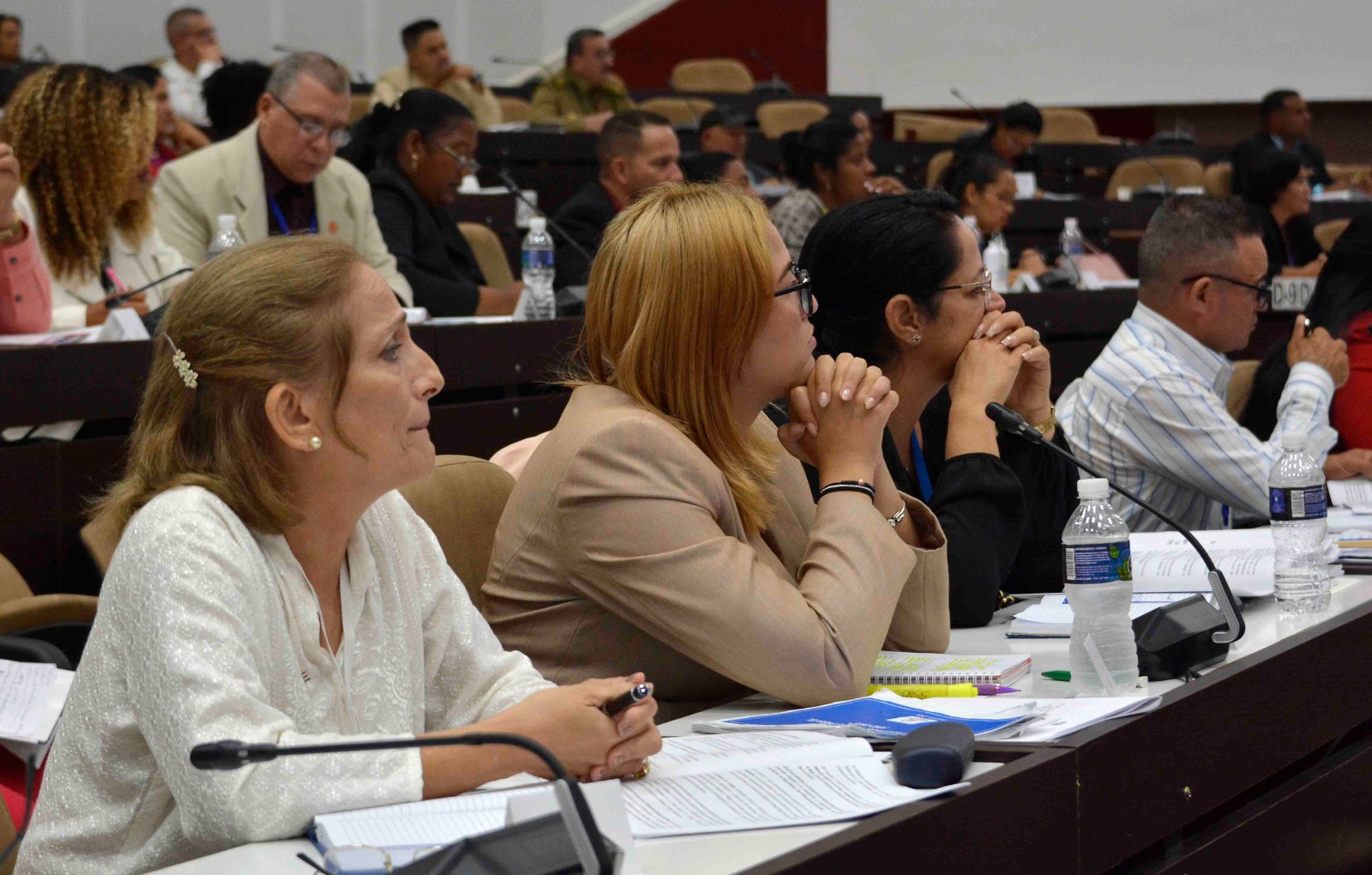 Continuidad de las comisiones a la Asamblea Continuidad de las comisiones a la Asamblea