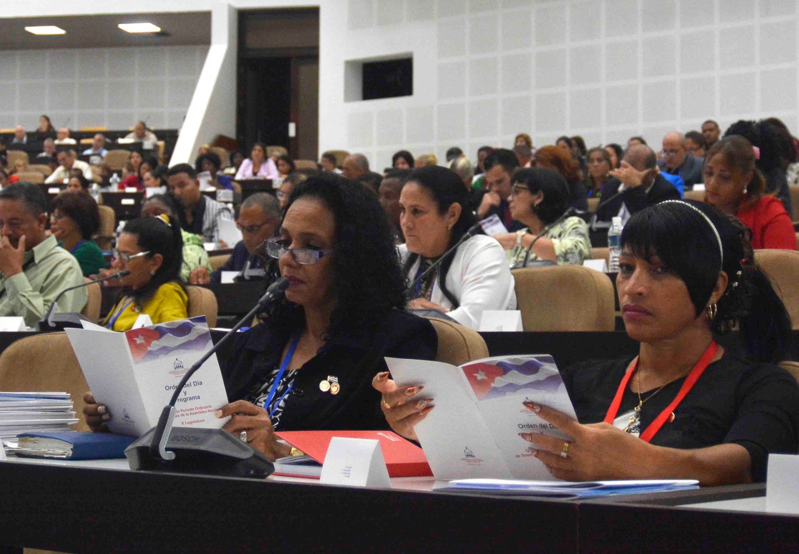 Continuidad de las comisiones a la Asamblea Continuidad de las comisiones a la Asamblea