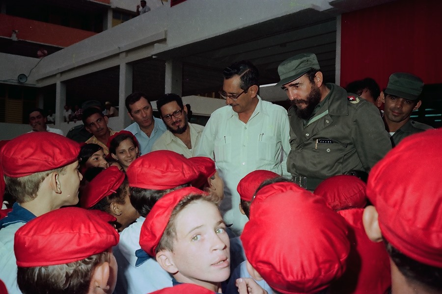 El 3 de febrero de 1975 Fidel visitó la escuela formadora de maestros primarios Tania la Guerrillera, todavía en construcción, aunque ya se impartían clases, pues una parte estaba en funcionamiento con 766 estudiantes. El 3 de febrero de 1975 Fidel visitó la escuela formadora de maestros primarios Tania la Guerrillera, todavía en construcción, aunque ya se impartían clases, pues una parte estaba en funcionamiento con 766 estudiantes.