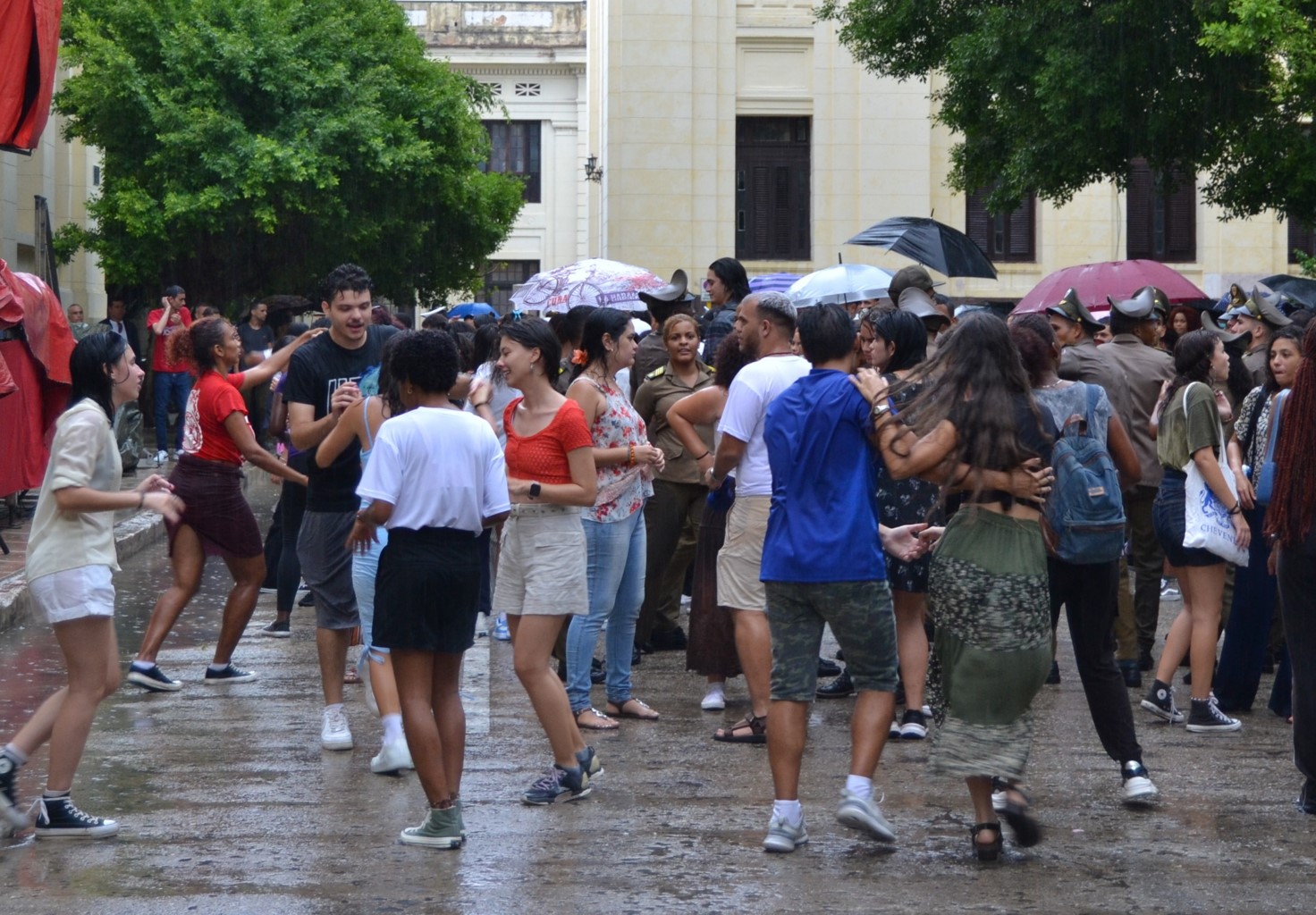 Jóvenes de Cuba recordaron el ingreso de Fidel a la Universidad de La Habana en la carrera de Derecho. Fotos: Sheila Moten / Cubahora Jóvenes de Cuba recordaron el ingreso de Fidel a la Universidad de La Habana en la carrera de Derecho. Fotos: Sheila Moten / Cubahora