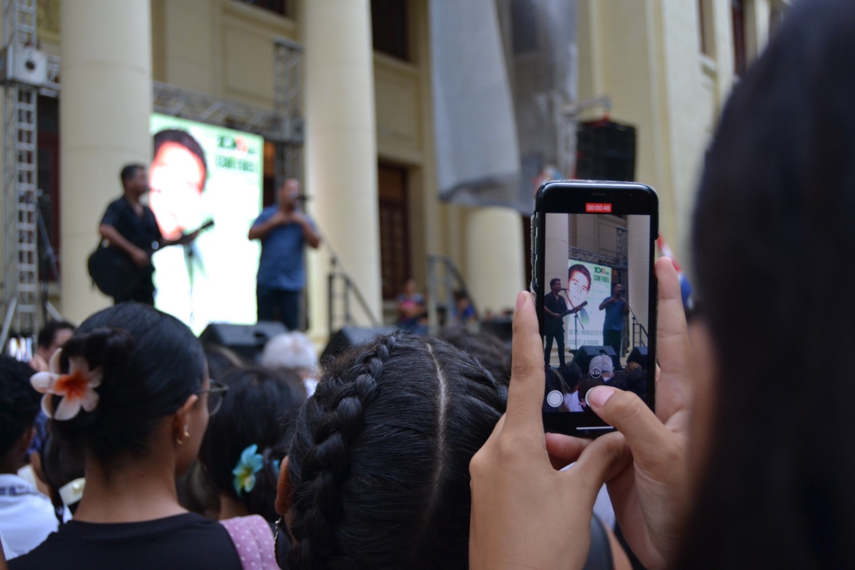 Jóvenes de Cuba recordaron el ingreso de Fidel a la Universidad de La Habana en la carrera de Derecho. Fotos: Sheila Moten / Cubahora Jóvenes de Cuba recordaron el ingreso de Fidel a la Universidad de La Habana en la carrera de Derecho. Fotos: Sheila Moten / Cubahora
