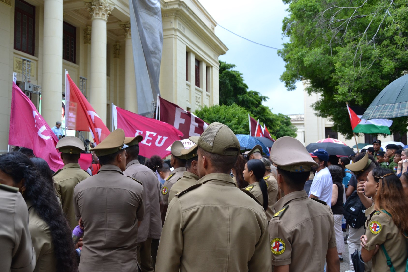 Jóvenes de Cuba recordaron el ingreso de Fidel a la Universidad de La Habana en la carrera de Derecho. Fotos: Sheila Moten / Cubahora Jóvenes de Cuba recordaron el ingreso de Fidel a la Universidad de La Habana en la carrera de Derecho. Fotos: Sheila Moten / Cubahora