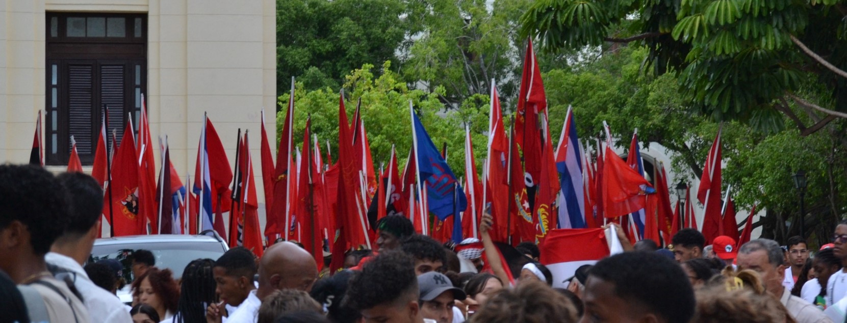 Jóvenes de Cuba recordaron el ingreso de Fidel a la Universidad de La Habana en la carrera de Derecho. Fotos: Sheila Moten / Cubahora Jóvenes de Cuba recordaron el ingreso de Fidel a la Universidad de La Habana en la carrera de Derecho. Fotos: Sheila Moten / Cubahora