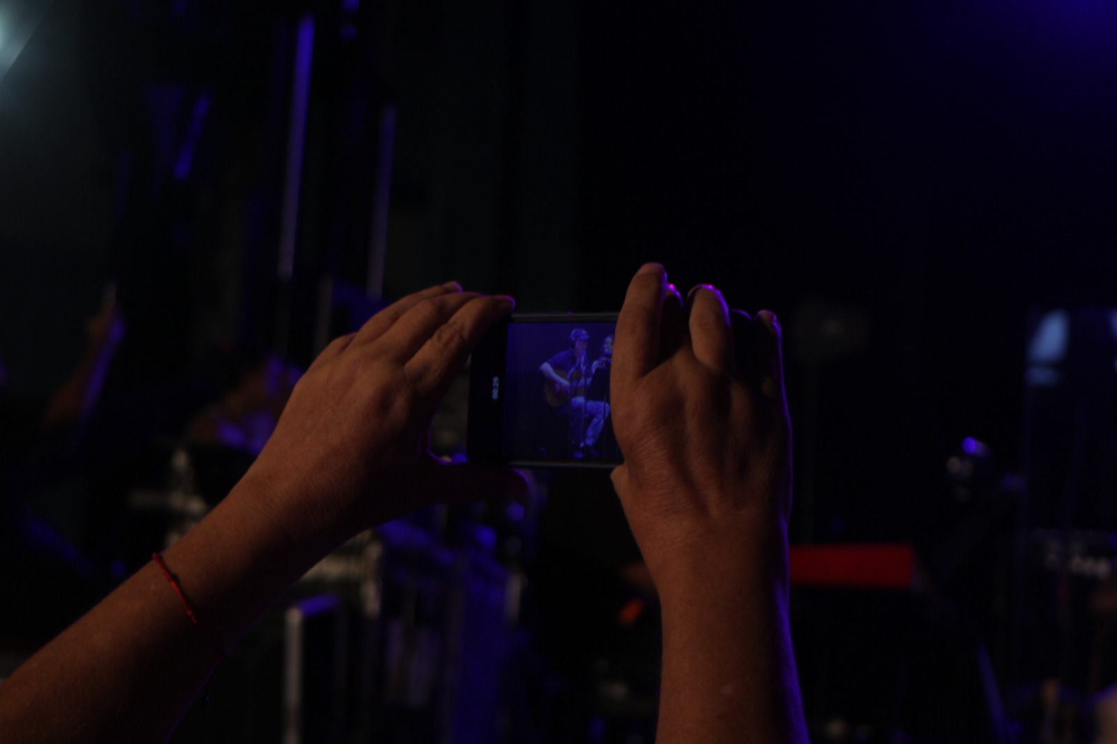 Con un concierto en la escalinata de la Universidad de La Habana inicia silvio Rodríguez gira por Latinoamérica. Fotos: José Luis Alvarez Suárez (Cubahora) Con un concierto en la escalinata de la Universidad de La Habana inicia silvio Rodríguez gira por Latinoamérica. Fotos: José Luis Alvarez Suárez (Cubahora)