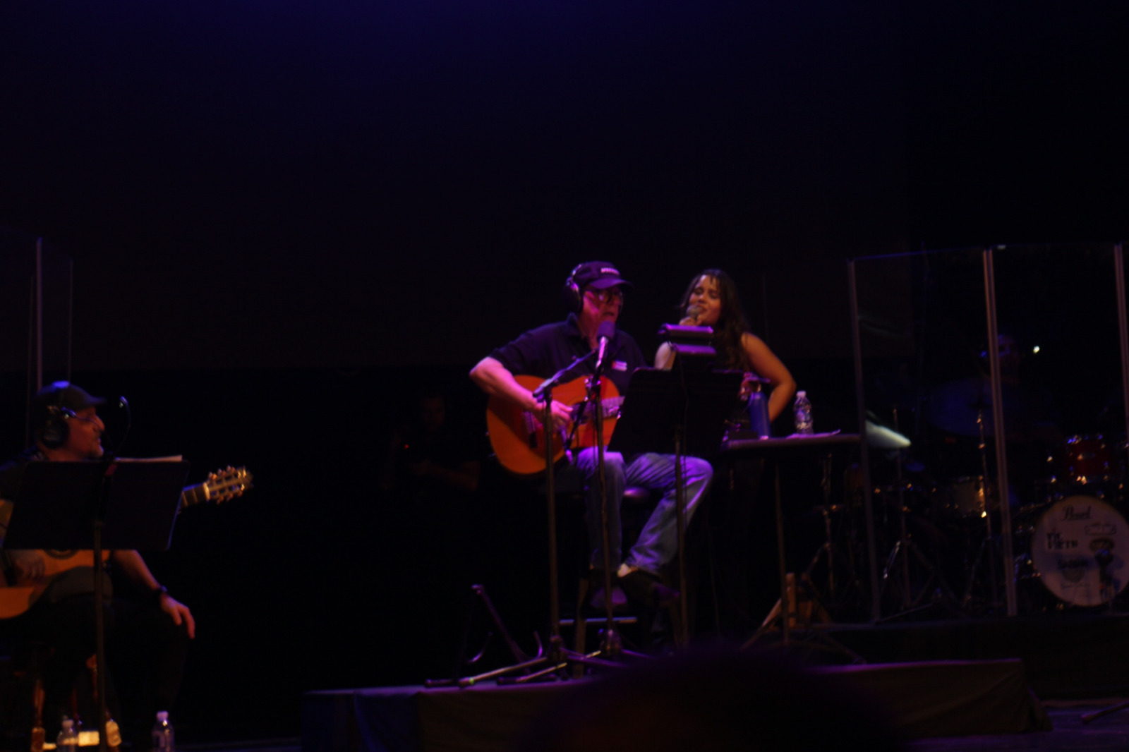 Con un concierto en la escalinata de la Universidad de La Habana inicia silvio Rodríguez gira por Latinoamérica. Fotos: José Luis Alvarez Suárez (Cubahora) Con un concierto en la escalinata de la Universidad de La Habana inicia silvio Rodríguez gira por Latinoamérica. Fotos: José Luis Alvarez Suárez (Cubahora)