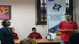 Adolescentes que participan en el Joven Club de Computación de Mayabeque cuentan sus experiencias con el proyecto de Robótica Educativa. Foto: Tomada del perfil en Facebook MICE Cuba