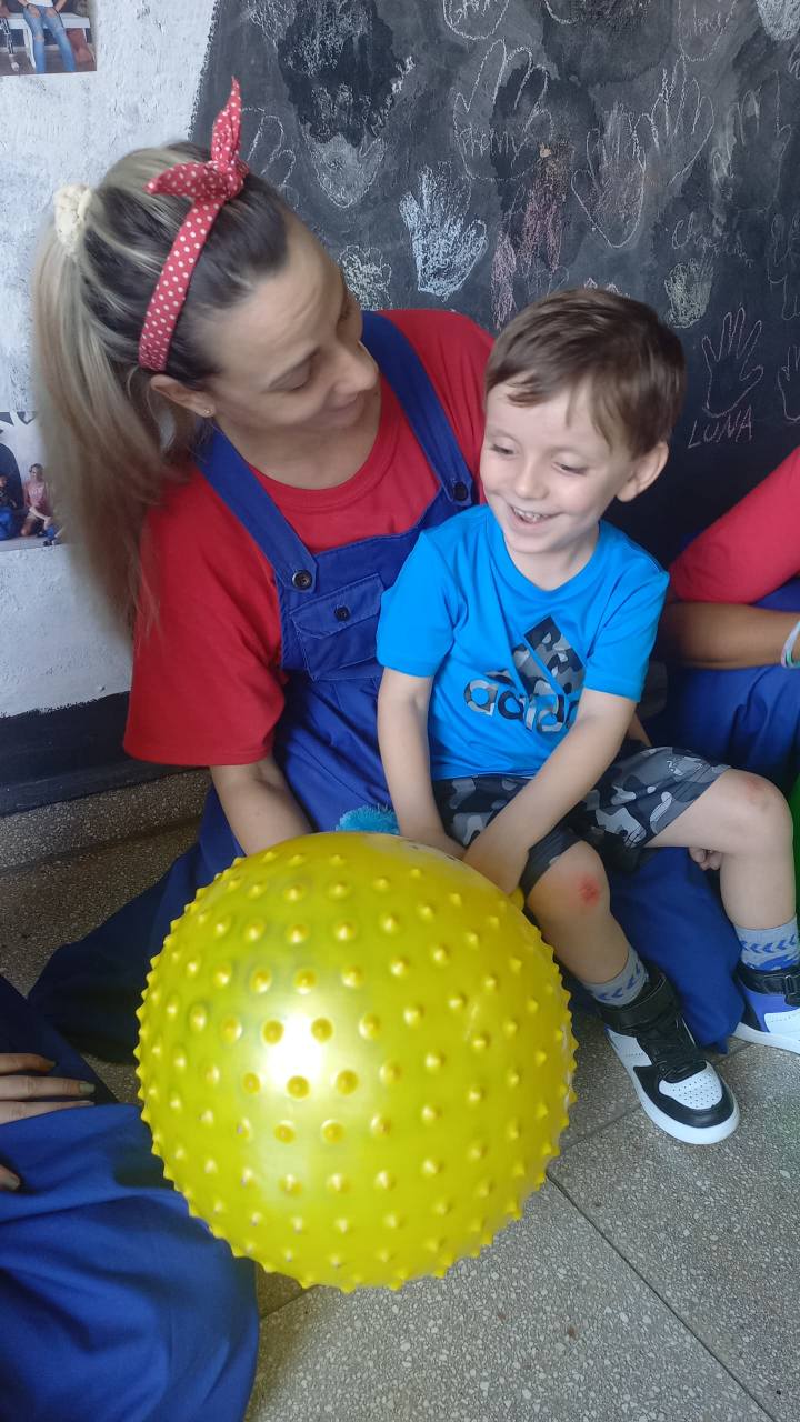 La crianza de un niño con autismo es un viaje que te enseña a disfrutar y a ver la belleza oculta en las cosas más pequeñas de la vida. Foto: Cortesía de Yanetsy Sánchez