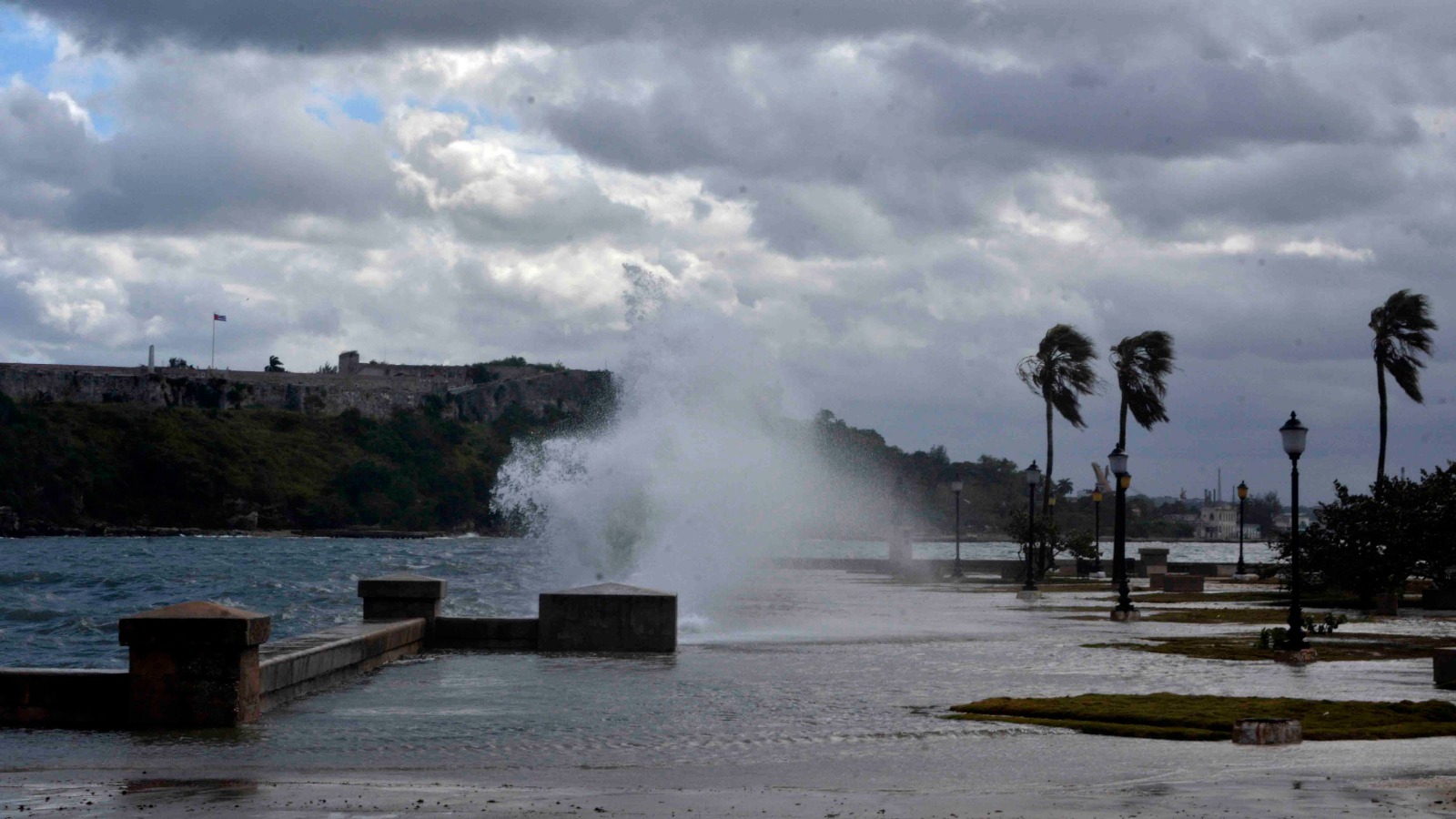 Inundaciones en el Malecón de La Habana