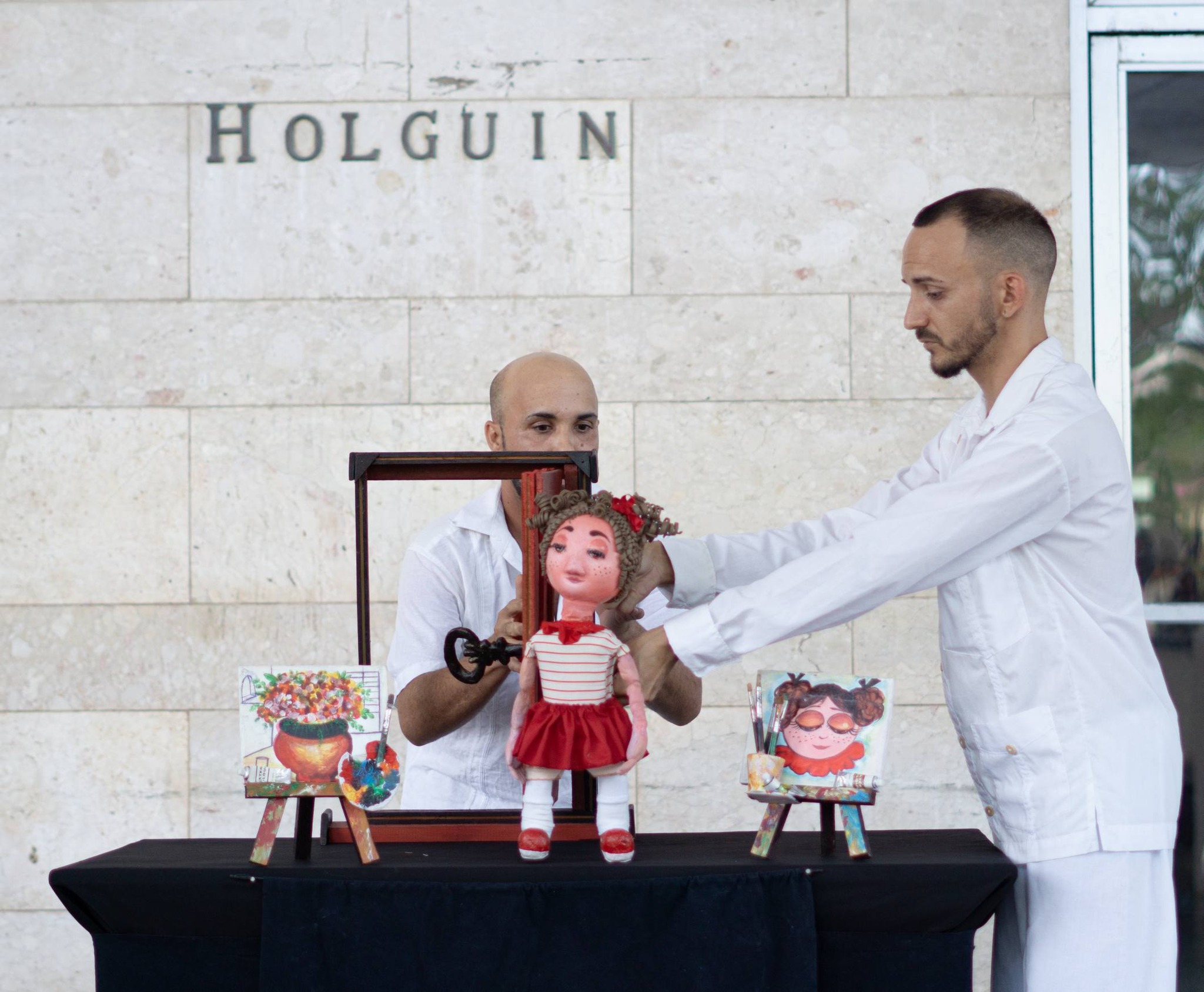 «Óleo sobre rosas» en la la Biblioteca Provincial Alex Urquiola