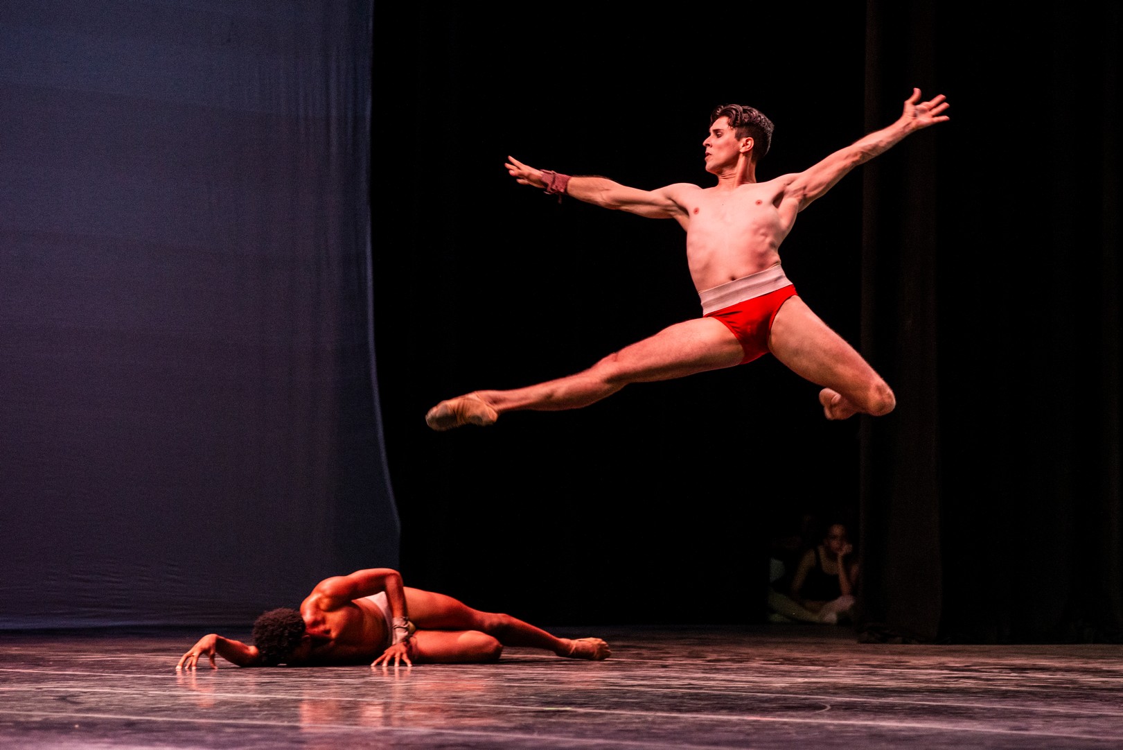 El Ballet Nacional de Cuba ilumina la Sala Avellaneda en homenaje a Fidel