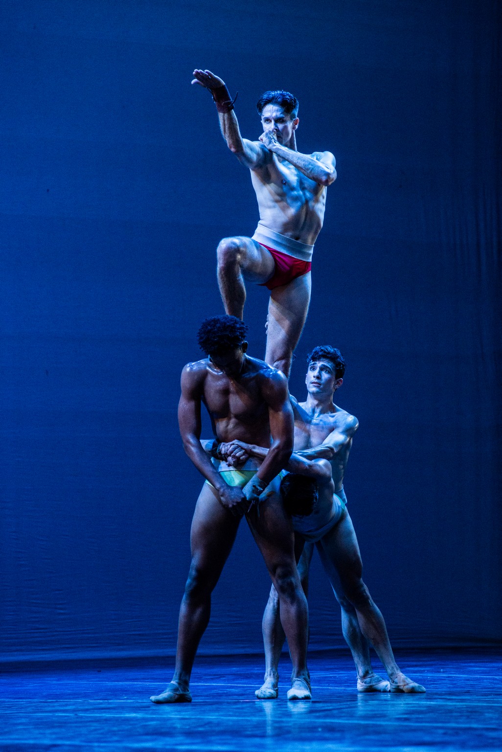 El Ballet Nacional de Cuba ilumina la Sala Avellaneda en homenaje a Fidel